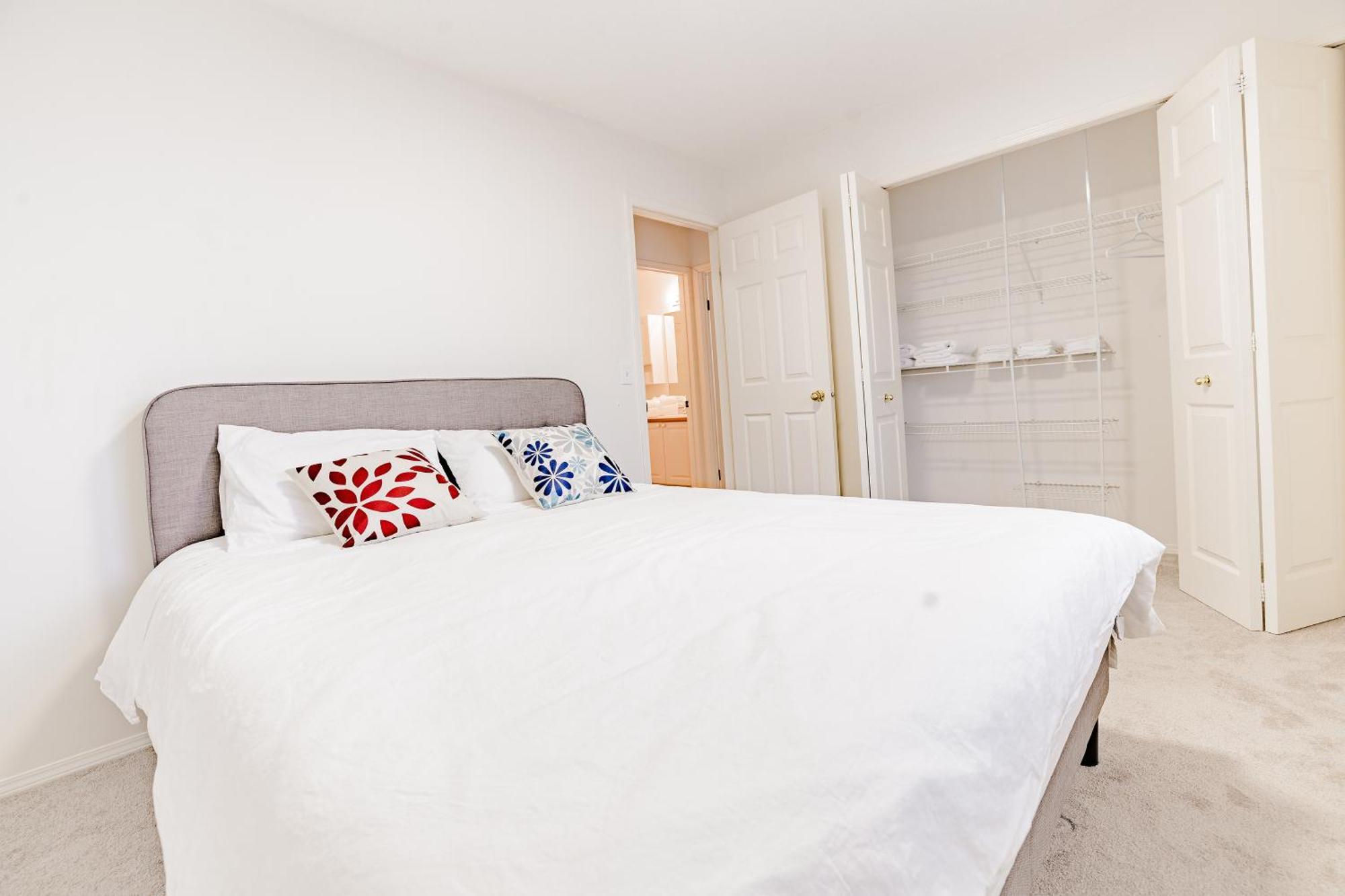Main Floor Suite, 3 Bdr, 4Bd Spacious And Cozy Calgary Zewnętrze zdjęcie